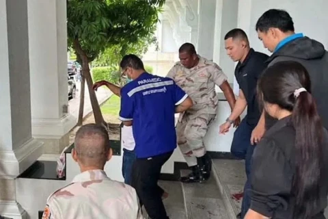 В Таиланде бывший депутат открыл огонь по чиновнику: Два человека получили ранения