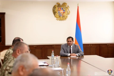 Папикян провёл совещание в ВС по вопросу комплектования офицерского и сержантского составов (видео)