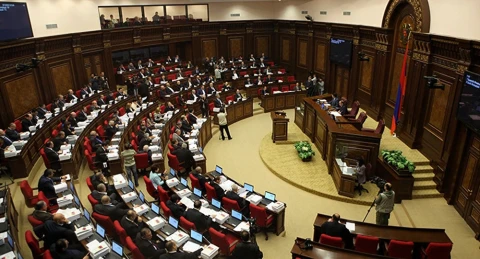 Новоизбранный парламент Армении продолжает работу