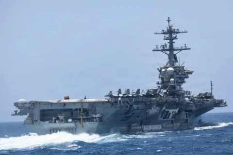 «Матросы бросаются за борт»: рекордный поход USS Abraham Lincoln обернулся кризисом на борту