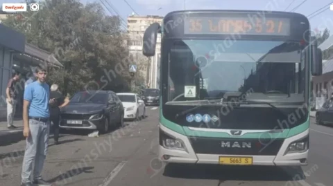 В Ереване на улице Микояна автобус №35 сбил пешехода