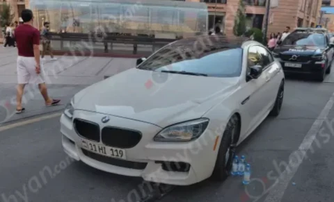 На Северном проспекте в центре Еревана столкнулись «BMW» и самокат: госпитализирован 15-летний подросток