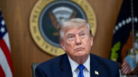 Трамп заявил, что Иран должен «поднять белый флаг капитуляции» и подтвердил переговоры с КСИР