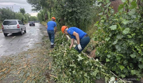 Ջրալցված նկուղներ, կոտրված ծառեր, թեքված էլեկտրասյուներ. ինչ վիճակ է Գյումրիում