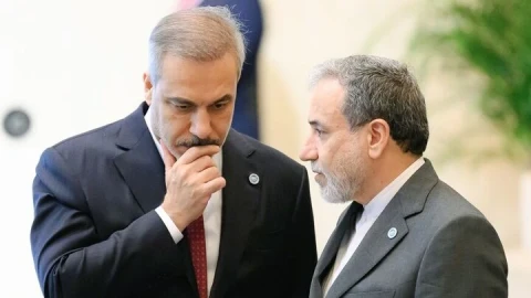 Глава МИД Ирана рассказал Фидану о переговорах по выработке безопасного прохода через Ормузский пролив