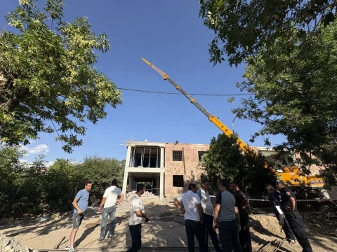 Նոր Հաճընում վերամբարձ կռունկի ընկնելու հետևանքով մահացածները համագյուղացիներ էին՝ Ֆանտան գյուղից (ֆոտո)