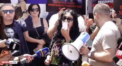 Экс-депутат на акции протеста в поддержку армянских политзаключенных: «Это пытка и Арегназ, и для её дочери»