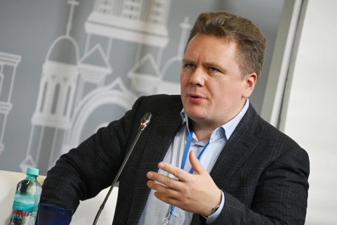 Чадаев до ухода с поста призвал Алиева освободить россиян и отправил ему футболку