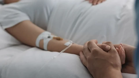Во Франции официально разрешили эвтаназию