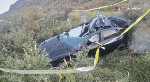 Սևան-Մարտունի ճանապարհին բախվել են Volvo կցորդիչով բեռնատարը և Hyundai Elantra-ն. վերջինս հայտնվել է ձորում. կա վիրավոր