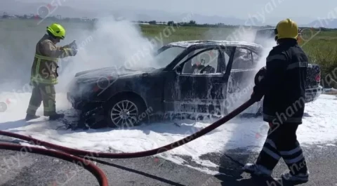 Երևան-Երասխ ավտոճանապարհին հրդեհ է բռնկվել ընթացող «Mercedes»-ում. այն դարձել է ոչ շահագործելի