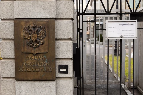 Россия официально попросила Финляндию запретить демонстрации у посольства в дни выборов в Госдуму