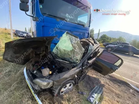 Արագածոտնում բախվել են MAN բեռնատարն ու Opel-ը․ բժիշկներն արձանագրել են Opel-ի վարորդի մահը