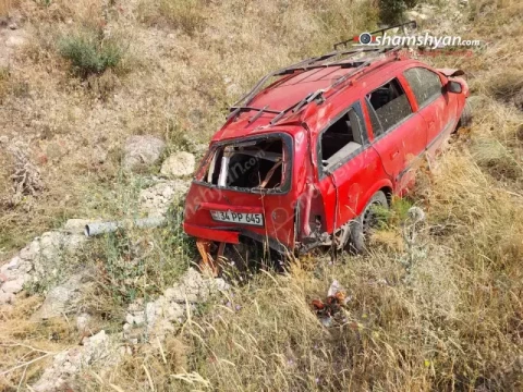 Կոտայքում Opel Astra-ն մոտ 200 մետր գլորվել է և հայտնվել ձորում. 60–ամյա վարորդին պատգարակով դուրս են բերել փրկարարները