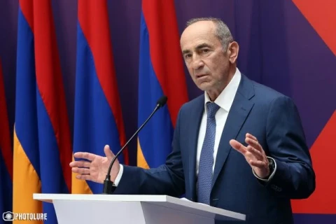 Рано утром Роберта Кочаряна доставили в Антикоррупционный комитет