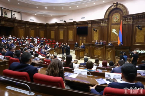 В Ереване продолжается работа новоизбранного парламента с участием премьер-министра