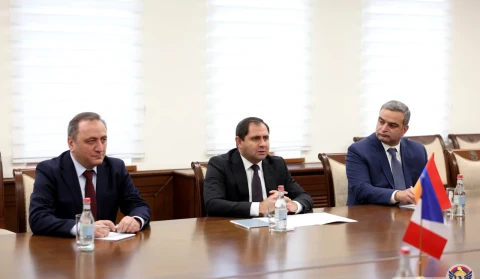 Папикян и Декотиньи обсудили достижения оборонного сотрудничества Армения-Франция