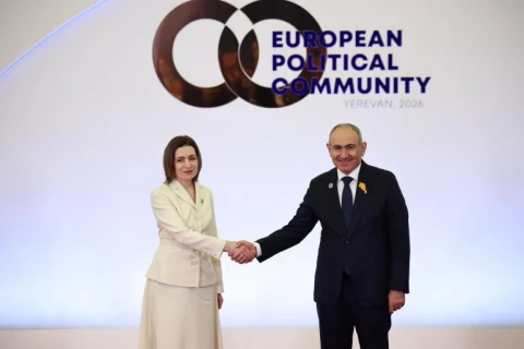 Пашинян отправил поздравительное послание президенту Молдовы