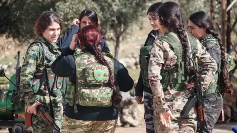 Курдские женщины-бойцы YPJ обсудили с МВД Сирии интеграцию в государственные силы
