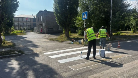 Ուսհաստատություններին հարակից ճանապարհահատվածներում կատարվում է հետիոտնային անցումների գծանշում