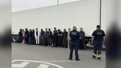 В Румынии в фуре с водой и салфетками по пути из Турции в Австрию обнаружили 15 мигрантов