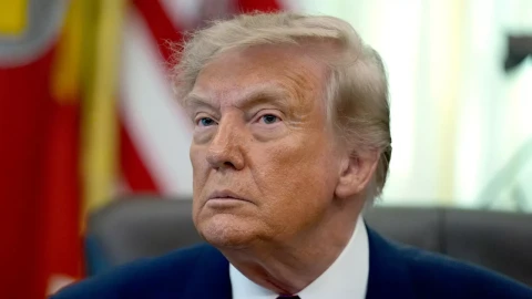 Трамп опубликовал сгенерированный ИИ ролик с уничтожением острова Харк