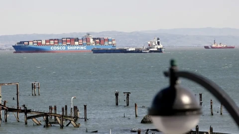 Reuters: Китайская судоходная компания COSCO использует суда для сбора разведданных у берегов США