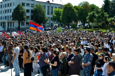 «Իրավունք». Արցախյան գեներալ-բիզնեսմենները անհասանելի են արցախահայերի համար