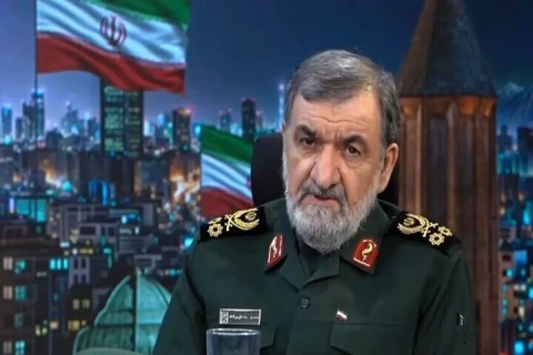 «Пролив полностью закрыт»: Резаи выдвинул США условие для открытия Ормуза