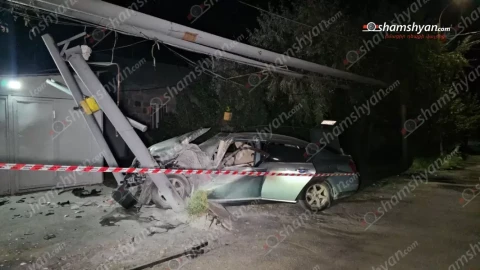 В Нор Ареше Nissan Teana врезался в припаркованную «Газель», затем сломал опоры газопровода: есть пострадавшие