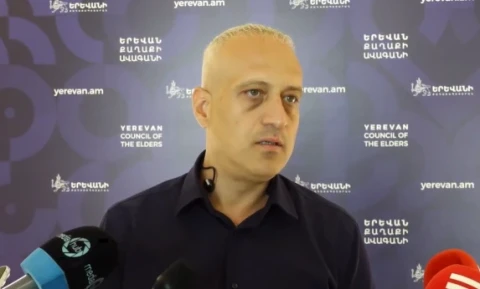 Հո Աֆղանստանո՞ւմ չենք, որ ավտոմատներով գան ավագանու նիստին. Տեր–Եսայանը՝ իրեն ծեծի ենթարկելու գործի մասին