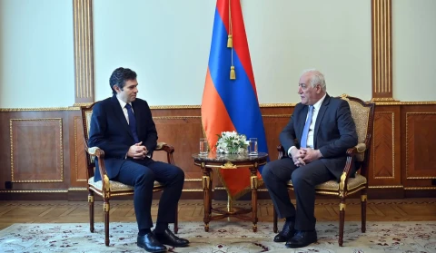 Նախագահ Խաչատուրյանը հրաժեշտի հանդիպում է ունեցել ՀՀ–ում Հունաստանի դեսպանի հետ