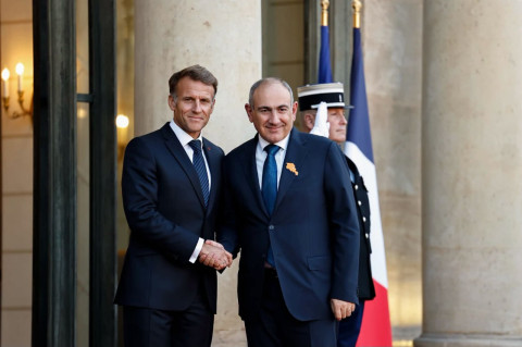 Meeting between Nikol Pashinyan and Emmanuel Macron begins