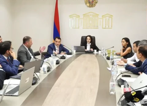 ԱԺ հանձնաժողովի նիստում մթնոլորտը լարվեց. «Սուրճի սեղանի շուրջ կարող եք երկար խոսել»