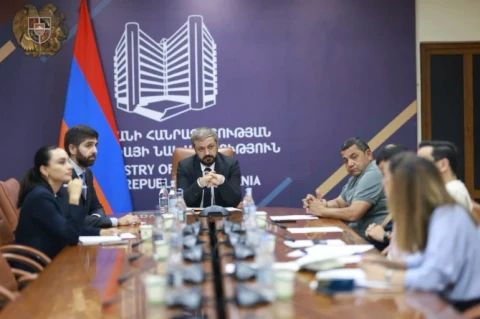 Министр экономики Армении обсудил с производителями роз насущные вопросы