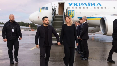 Дрон едва не врезался в самолет Зеленского при вылете из Молдовы