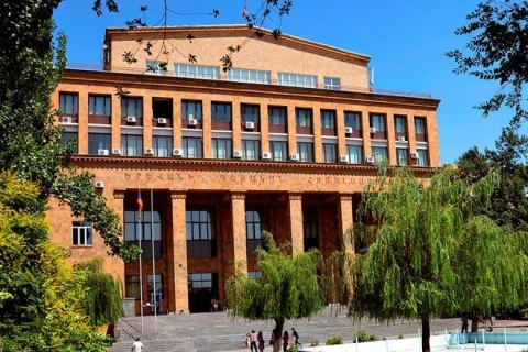 «Փաստ». «Ապօրինություն է տեղի ունենում մայր բուհում»