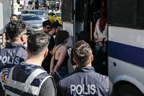 В Турции полиция провела масштабные рейды в гей-барах, хаммаме и домах представителей ЛГБТ-сообщества