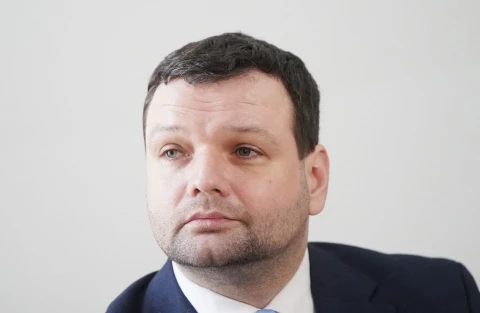 Министра благосостояния Латвии уволили с должности и исключили из партии за пьяное вождение