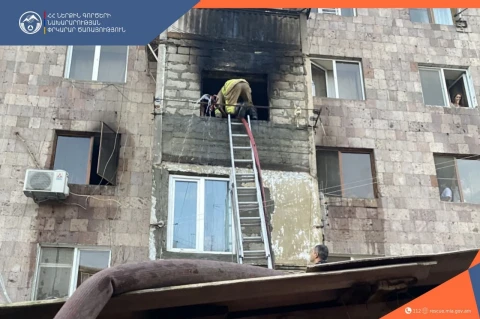 Հրդեհ Էջմիածնում․ հրշեջ-փրկարարները կանխել են հրդեհի տարածումը հարակից բնակարաններ