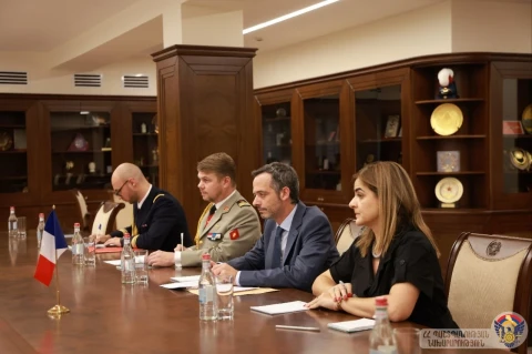 Министр обороны принял нового назначенного посла Франции в Армении