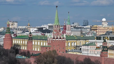 Песков: РФ приветствует призывы к Киеву прекратить удары по инфраструктуре НПЗ