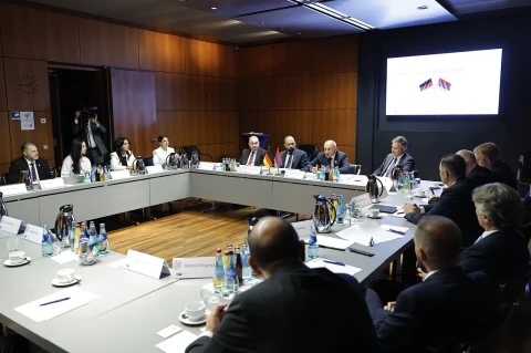 Փաշինյանը Ֆրանկֆուրտի արդյունաբերության և առևտրի պալատում հանդիպում է ունեցել տեղի գործարարների հետ
