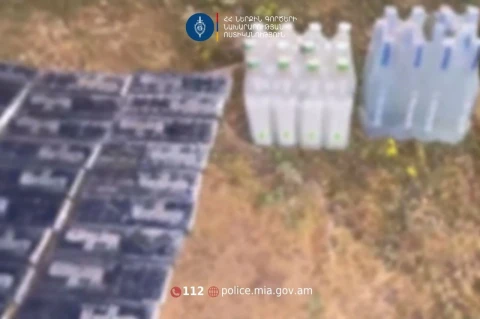 Ջերմուկի համայնքային ոստիկանները կեղծ խմիչքի և ծխախոտի իրացման դեպք են բացահայտել․ հայտնաբերվել են կեղծ ծխախոտի 1738 տուփ և 24 շիշ օղի