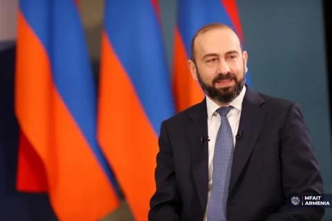 Փաշինյանի հետ ԱՄՆ են մեկնել նաև Արարատ Միրզոյանը, նրա կինը, Անահիտ Ավանեսյանը, Համբարձում Մաթևոսյանը, Հակոբ Արշակյանը