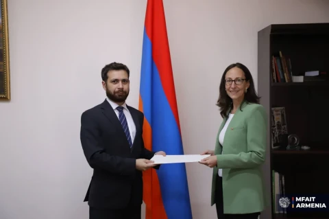 Կանադայի նորանշանակ դեսպանն իր հավատարմագրերի պատճենն է հանձնել ՀՀ ԱԳՄԱ փոխնախարարին