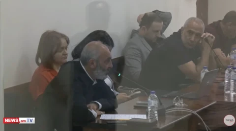 Суд оставил архиепископа Баграта Галстаняна под домашним арестом