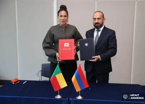 Միրզոյանը ու Բենինի ԱԳ նախարարը երկու համաձայնագիր են ստորագրել (ֆոտո)