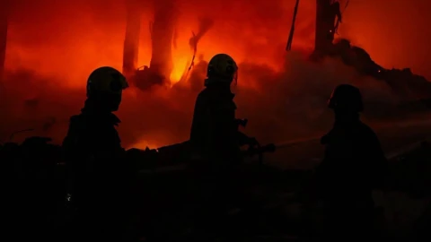 Два человека погибли и восемь пострадали при российском ударе по Киеву