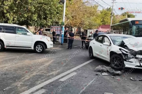 Խոշոր ավտովթար՝ Երևանում, տուժած երեխային հիվանդանոց են տեղափոխել